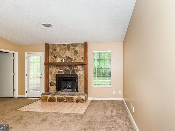 3rd image of 2594 Laurel View Dr