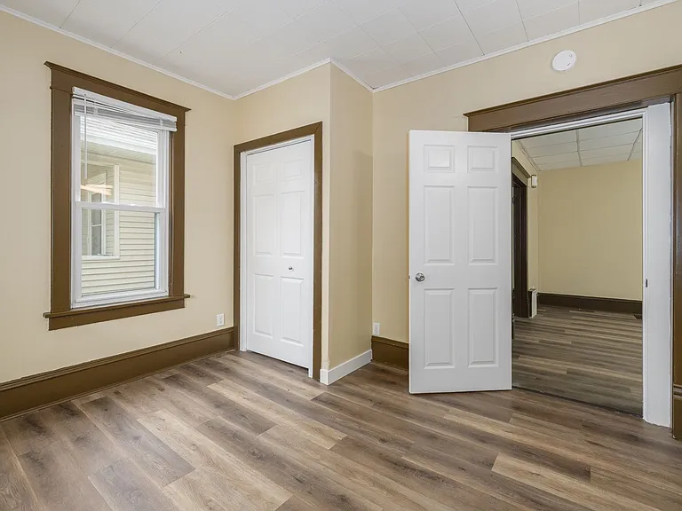 343 N Main St — Photo 3
