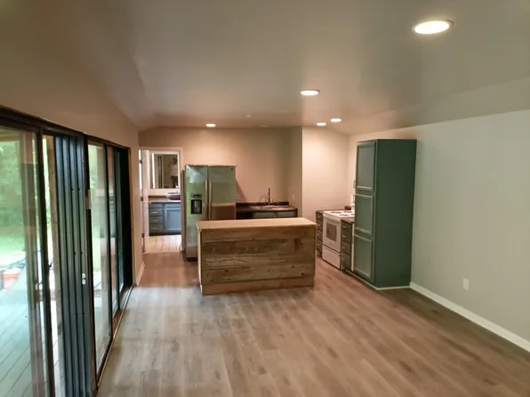 16837 N River Shores Rd, Northport, AL 35475