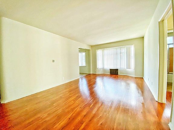 3rd image of 3926 Ingraham St APT 7