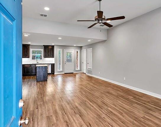 4th image of 118 N Emberwood Dr