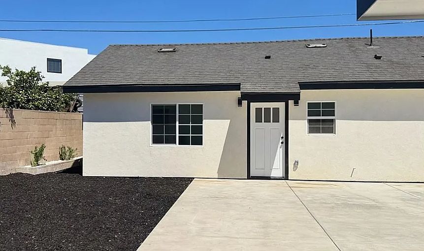 1st image of 6342 N Vicland Pl #6340