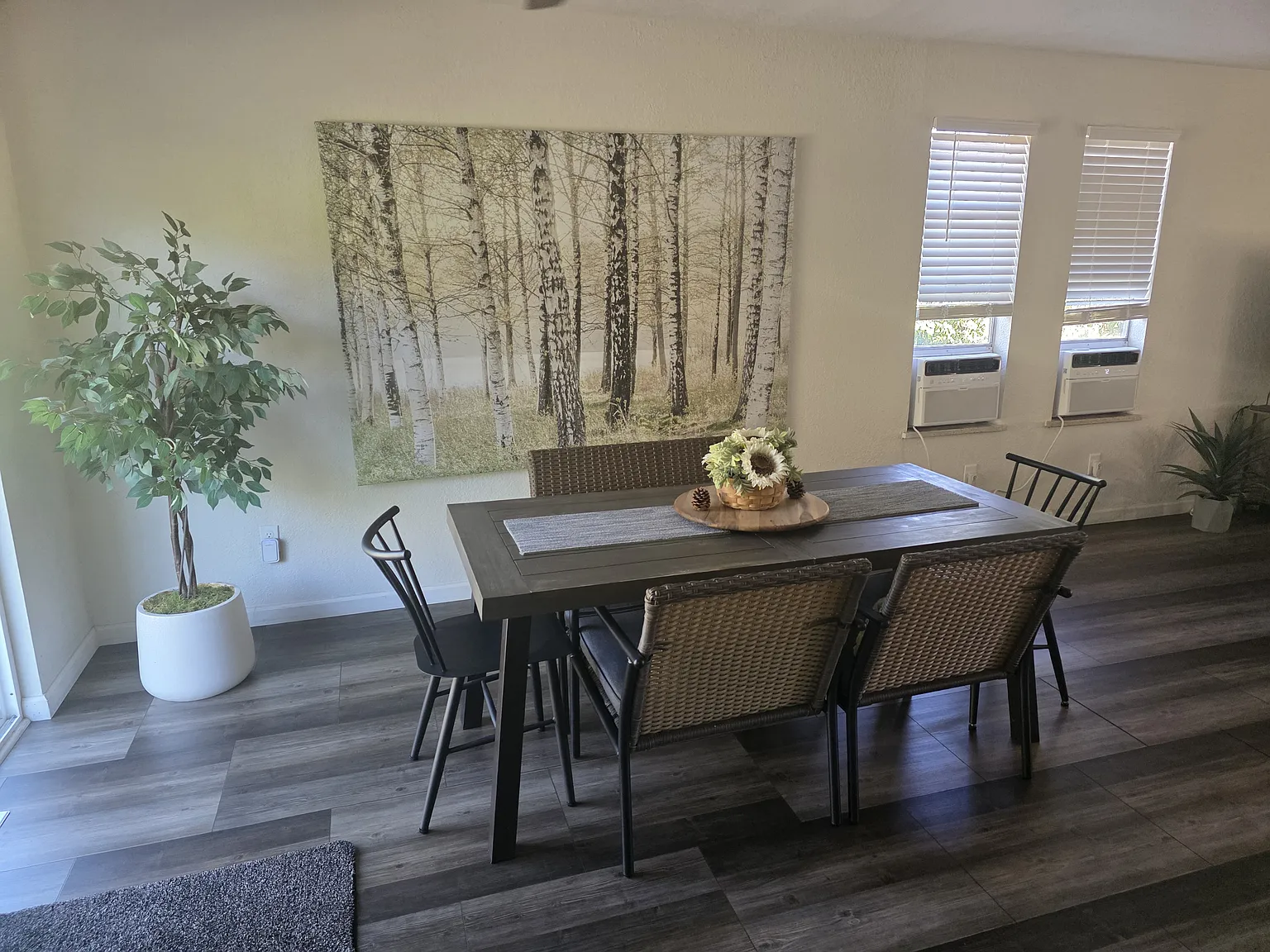 2 bed, 1200 sqft, $2,695 — Photo 2