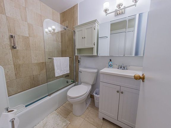3rd image of 350 W 50th St #St10