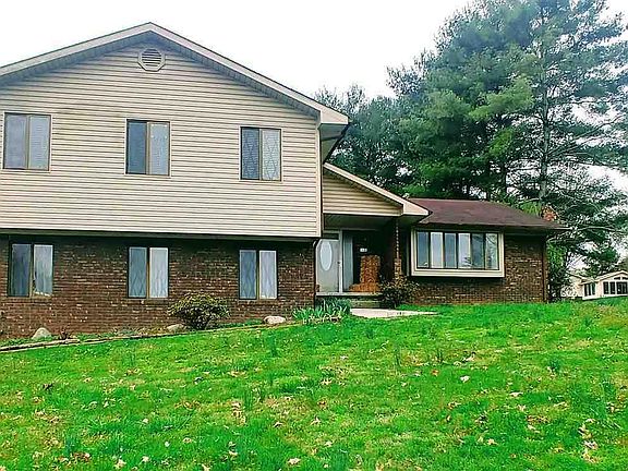 2nd image of 1601 Seven Oaks Dr