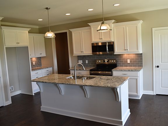 Has Island and 2 Pantries!!!