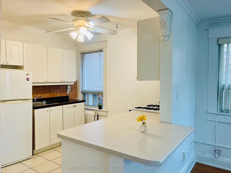218 Heath St W #2 — Photo 7