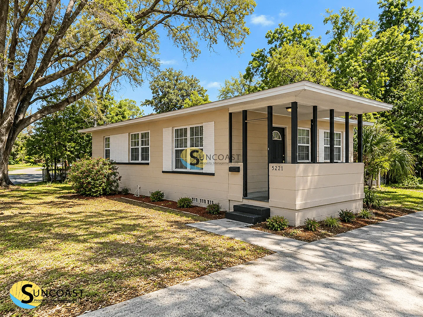 Available Now! Charming 3 Bed | 1 Bath Home in Jax! — Photo 3