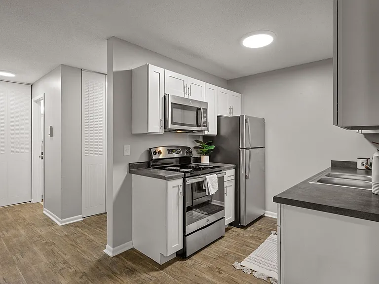 Eastgate Apartments — Photo 13