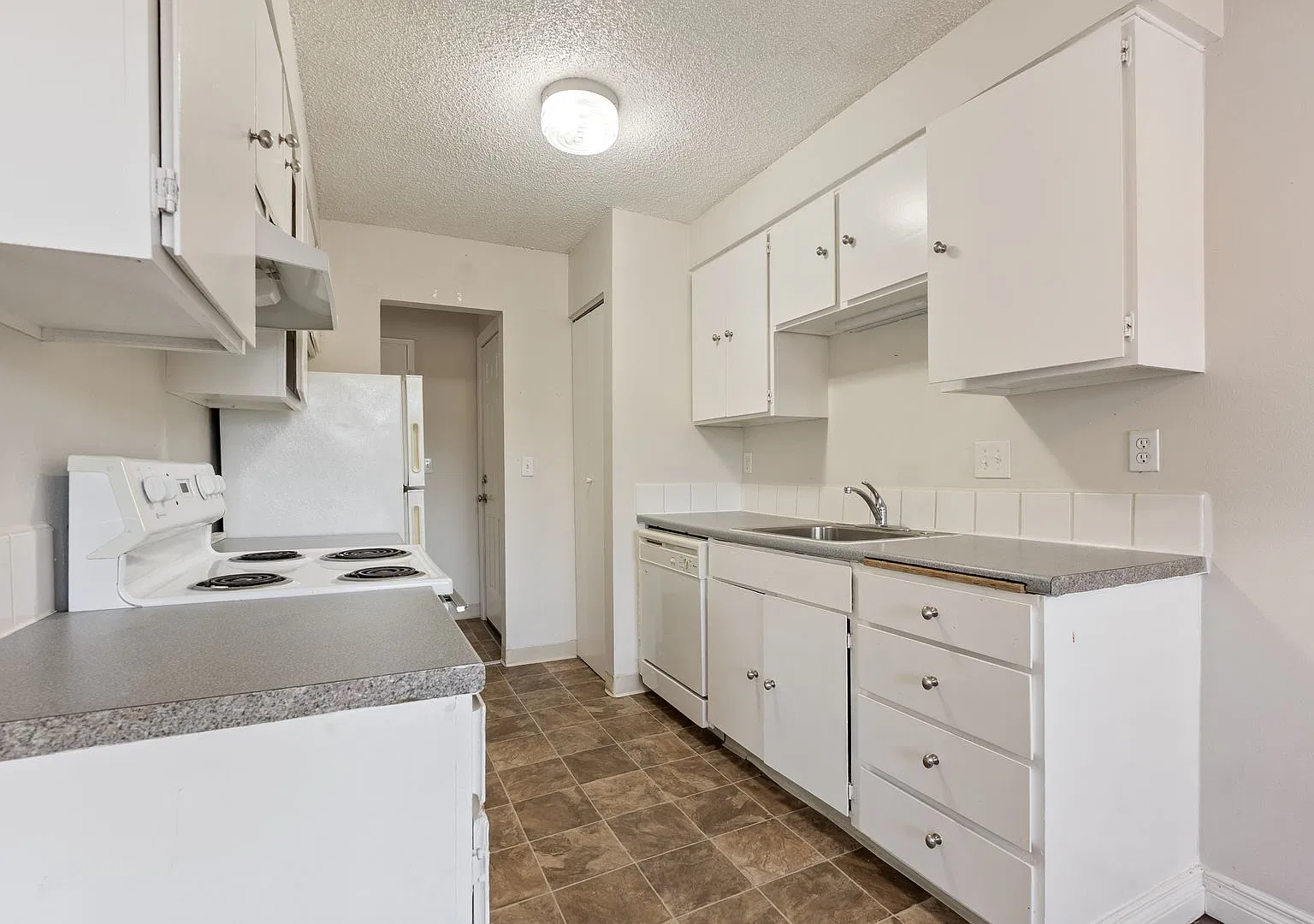Sandy Terrace Apartments — Photo 3