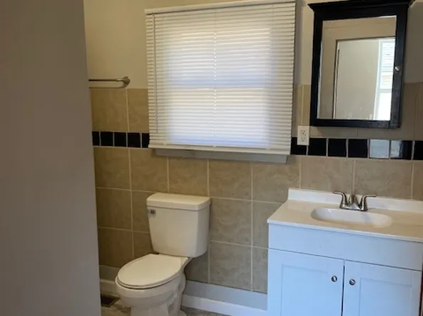 121 E North St APT A, Warrensburg, MO 64093