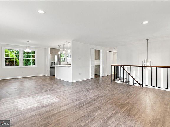 5th image of 13143 Melville Ln