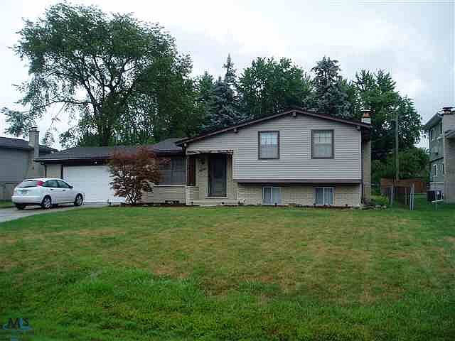 1st image of 32061 Riverpoint Ave