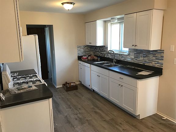 5th image of 1454 Hilltop Dr