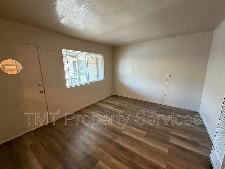 2530 S St #13 — Photo 3