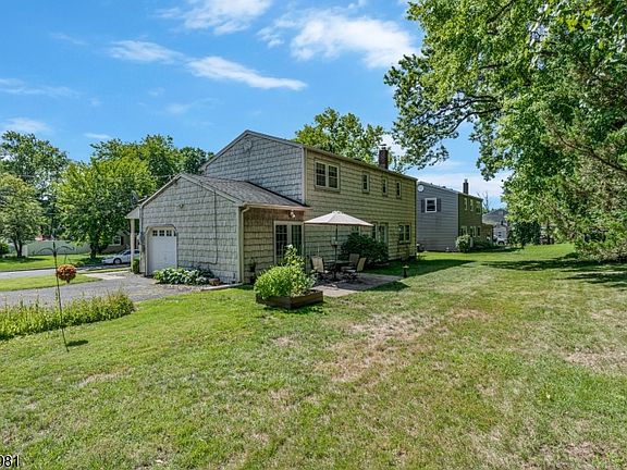 3rd image of 321 Ascot Ln