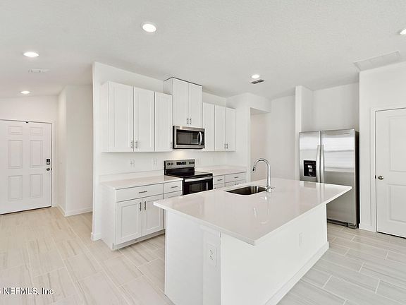 4th image of 7379 QUEENSGATE Circle