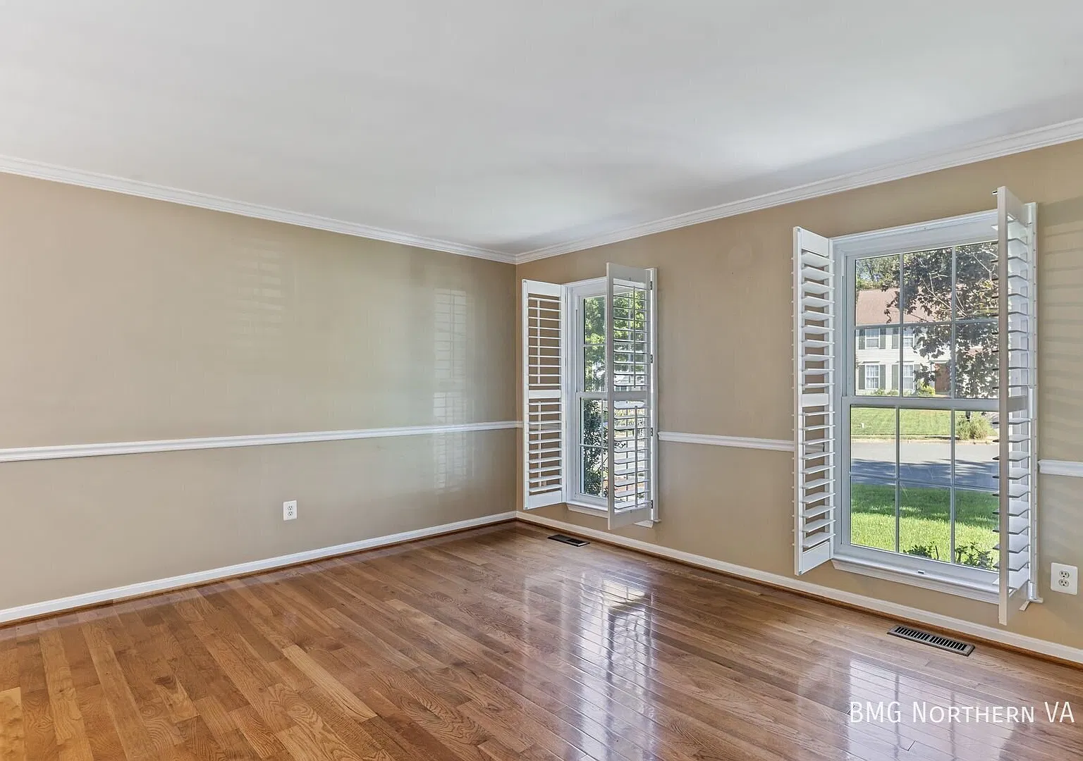 Beautifully Upgraded 5BR/3.5BA Home in Woodbridge! — Photo 3