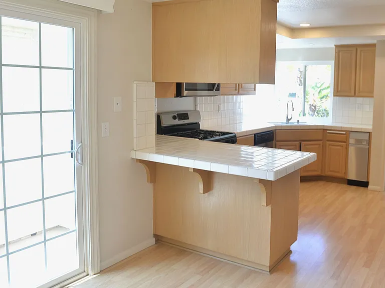 37 Port Royale Rd — Photo 11