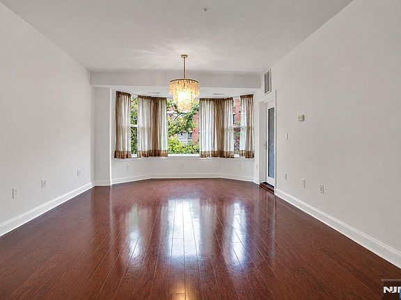 4th image of 20 Avenue At Port Imperial APT 212