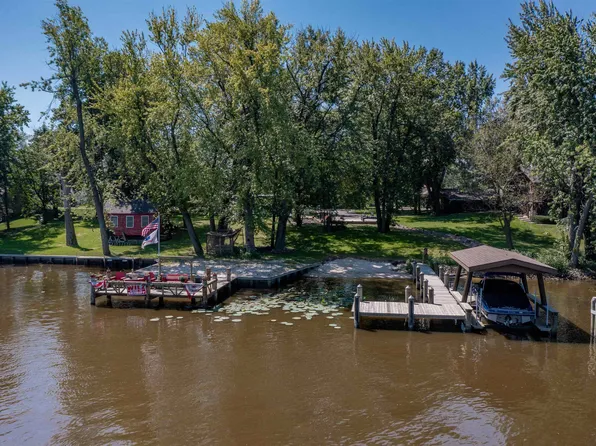 500 Wolf River Dr, Fremont, WI 54940