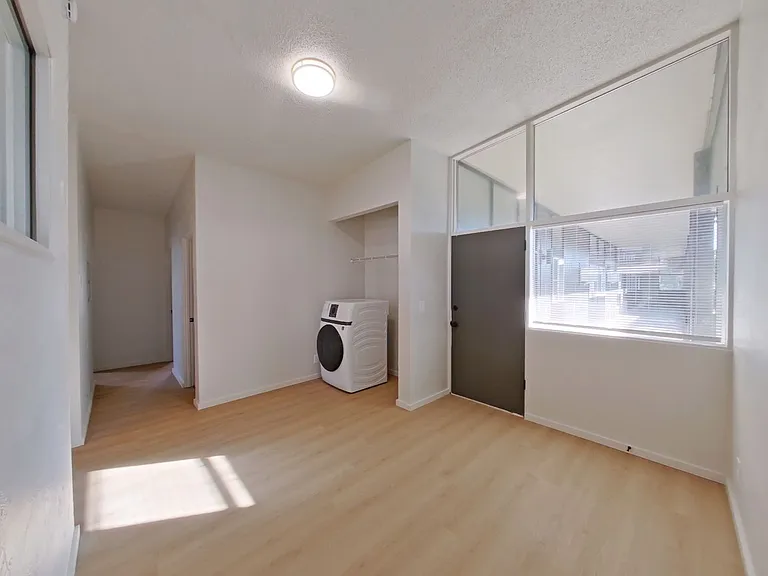 University Manor - Newly Renovated Units just a short walk from Campus! — Photo 65