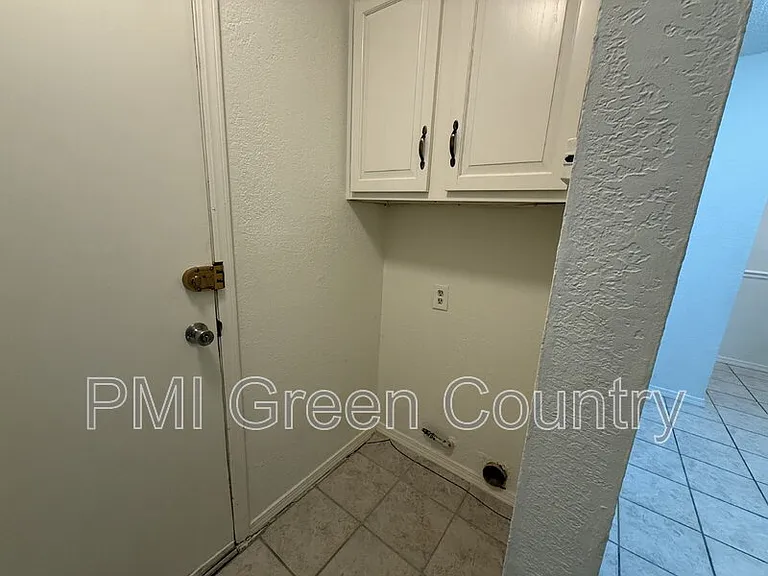 1203 W Austin St — Photo 8