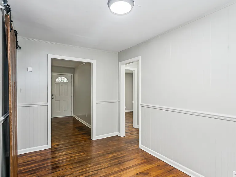 229 S Edwards St — Photo 8