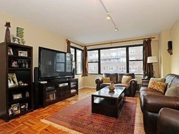 200 E 74th St APT 15D, Manhattan, NY 10021