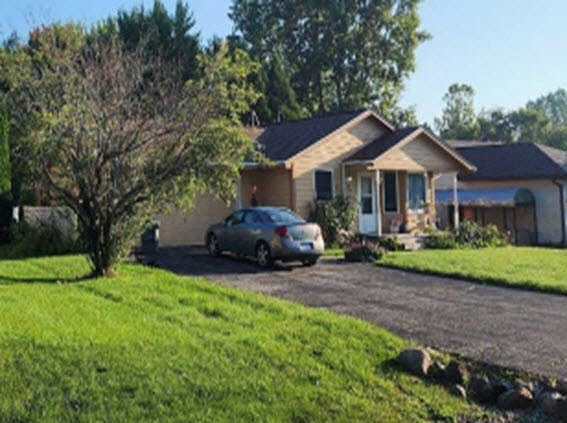 2nd image of 211 Thornhill Dr SW