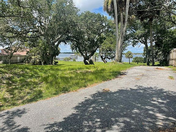 5th image of 2752 S Peninsula Dr