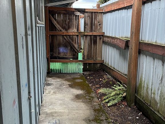 5th image of 310 42nd St #2