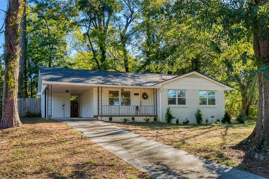 3 bed, 1.0 bath, 990 sqft, $2,300 — Photo 2
