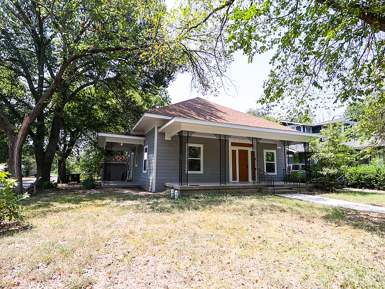 2303 Walworth St — Photo 1