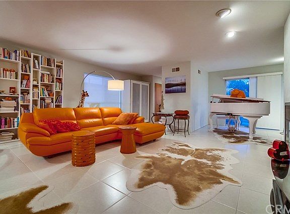 2nd image of 668 W 40th St APT 4
