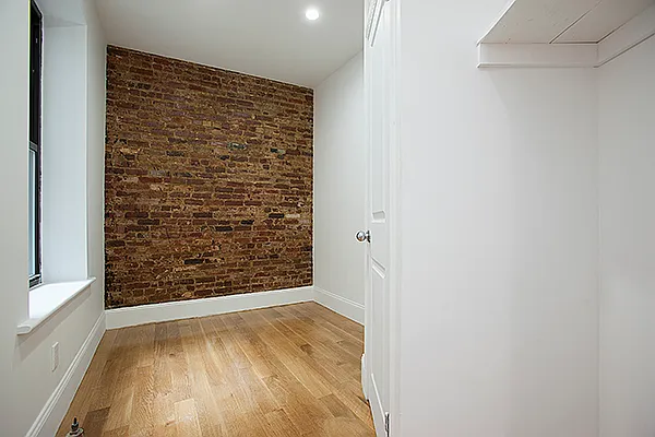 234 E 4th St #6 — Photo 6