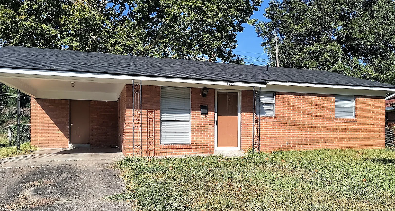 1002 Bloomfield Drive - 1 — Photo 1