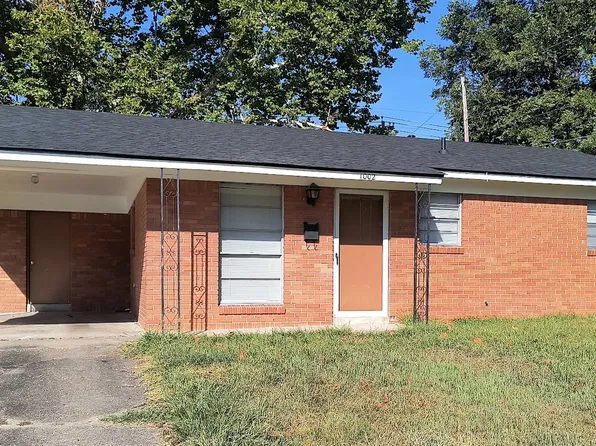 1002 Bloomfield Dr, Pine Bluff, AR 71601