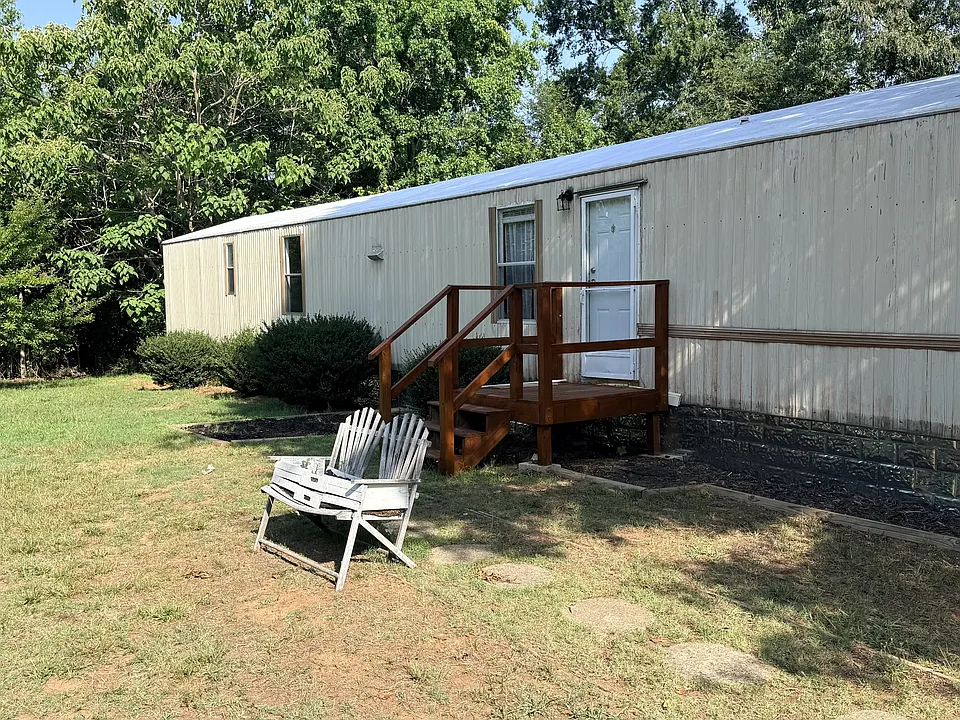 284 Speedway Dr