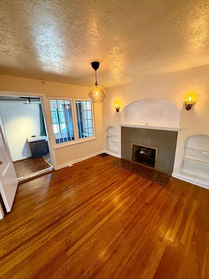 Bungalow/Office 2 Bedroom 2 Bath — Photo 3