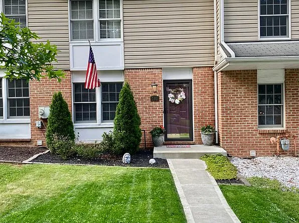 140 Meadowview Dr, Canonsburg, PA 15317