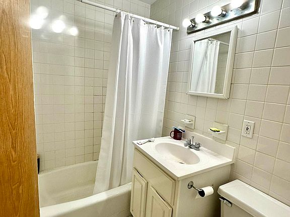 4th image of 62 W 70th St APT 3A
