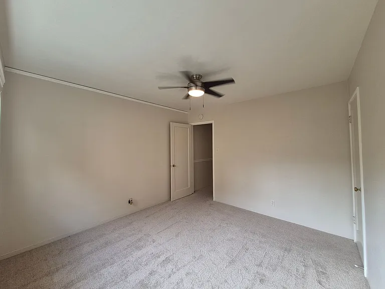 Fort Sutter Manor, Classic Midtown Living! — Photo 33