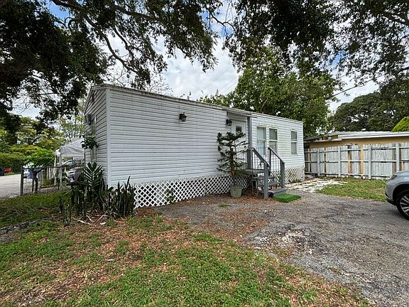 3rd image of 13694 NE 20th Ct