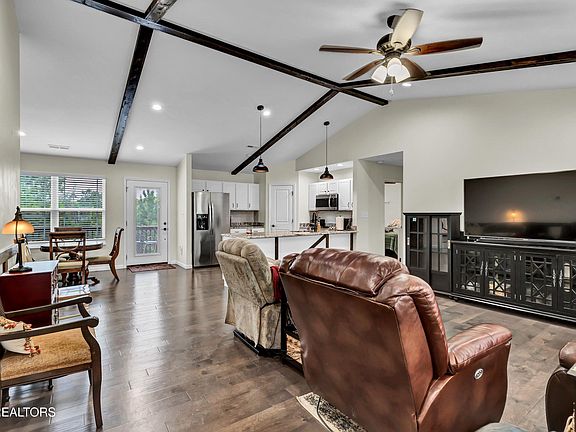 5th image of 6319 Altacrest Ln
