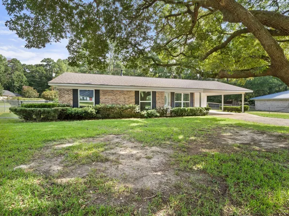 179 Country Club Cir, Leesville, LA 71446