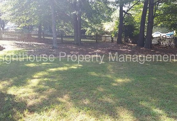 3rd image of 137 Pecan Cres