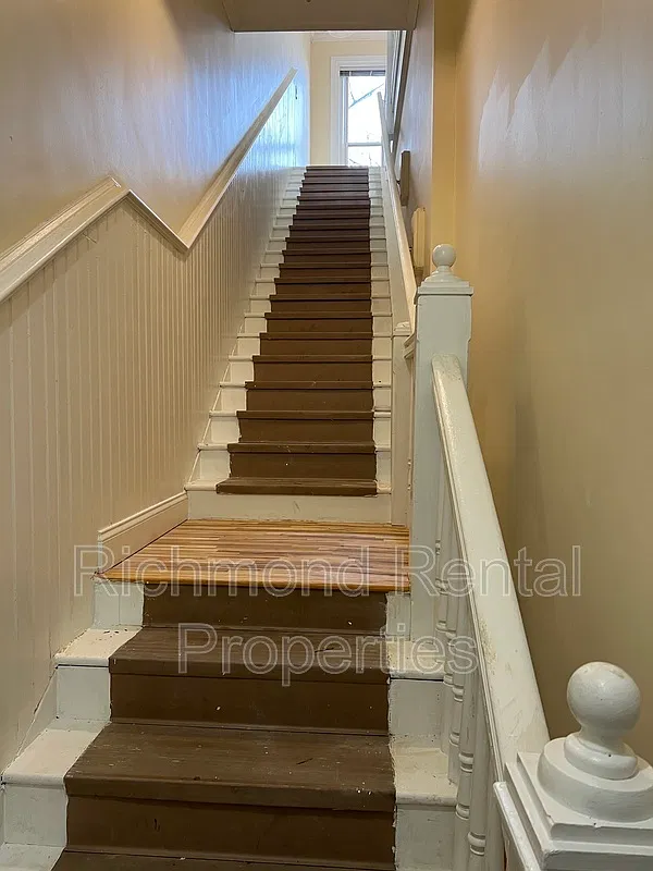 11 E Broad St — Photo 3