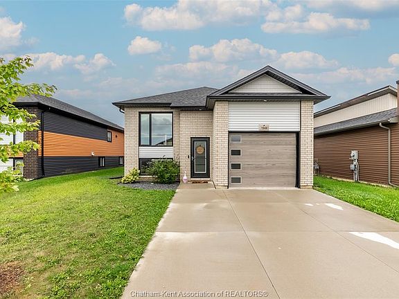 2nd image of 198 Moonstone Cres