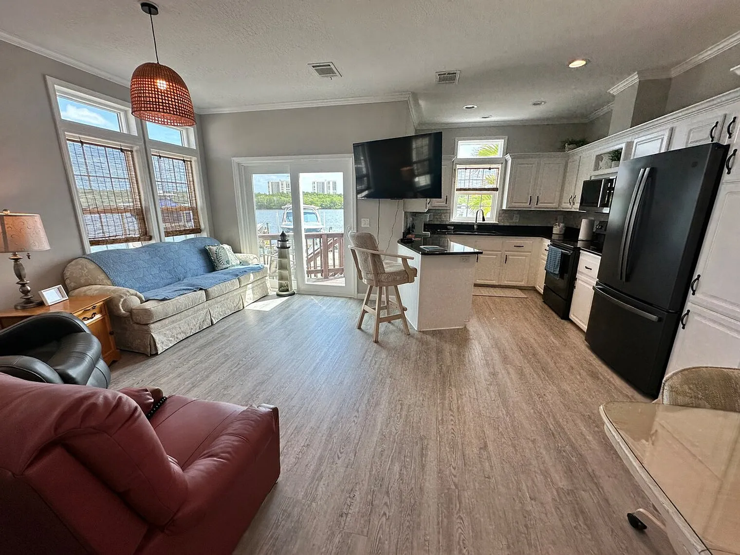 2 bed, 1.0 bath, $5,920 — Photo 2